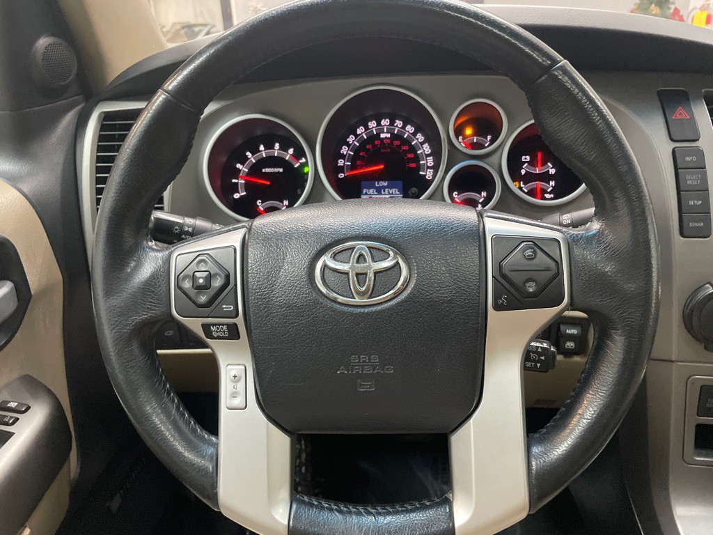 2015 Toyota Sequoia Image 19