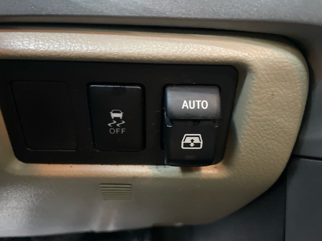 2015 Toyota Sequoia Image 22