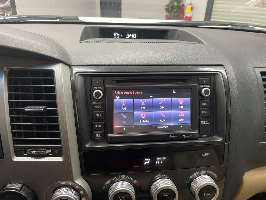 2015 Toyota Sequoia Image 23