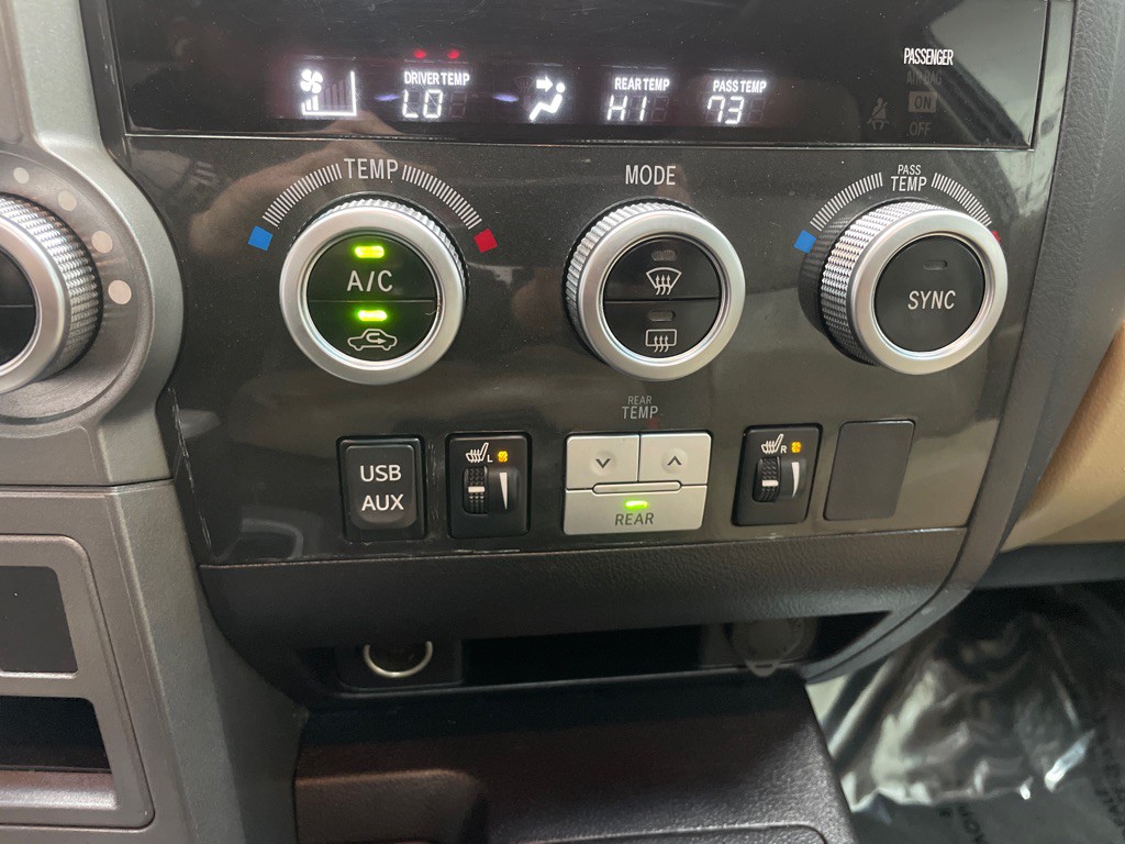 2015 Toyota Sequoia Image 27