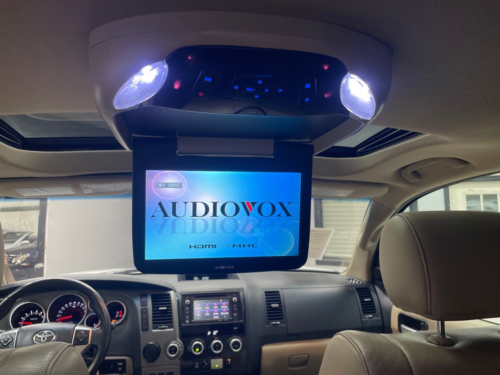 2015 Toyota Sequoia Image 34