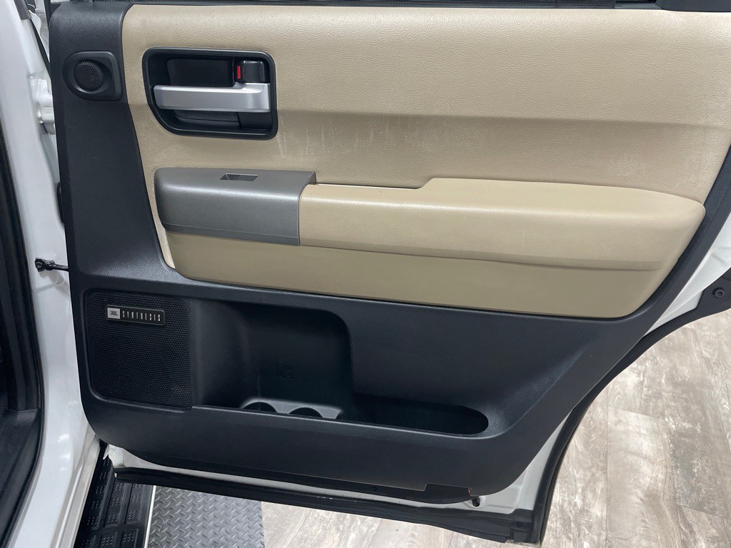 2015 Toyota Sequoia Image 37