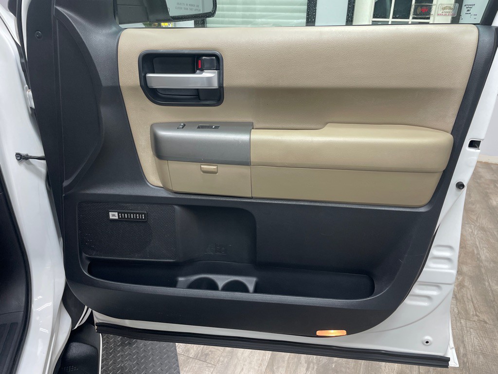 2015 Toyota Sequoia Image 41