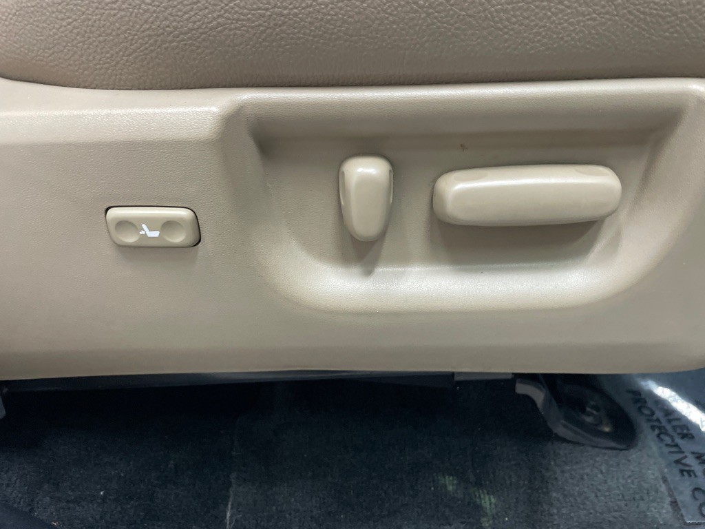 2015 Toyota Sequoia Image 42