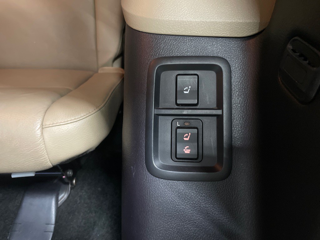 2015 Toyota Sequoia Image 48