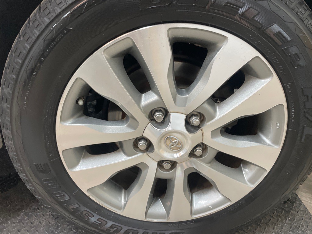 2015 Toyota Sequoia Image 57