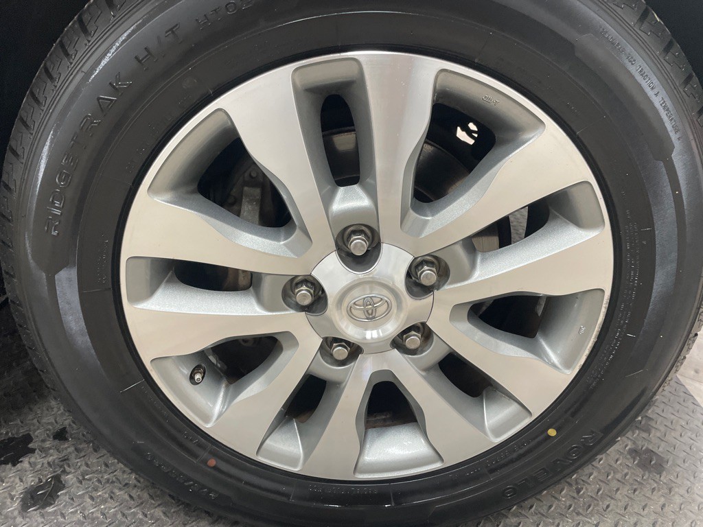 2015 Toyota Sequoia Image 59