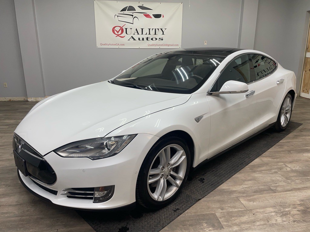 2015 Tesla Model S Image 1