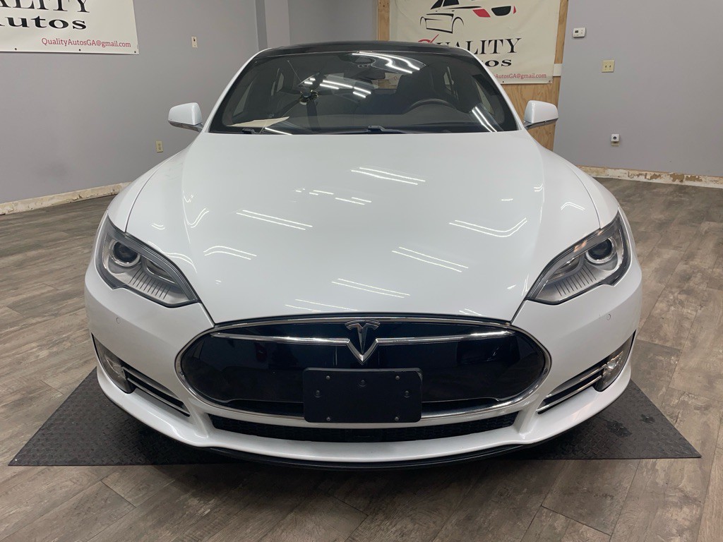 2015 Tesla Model S Image 2
