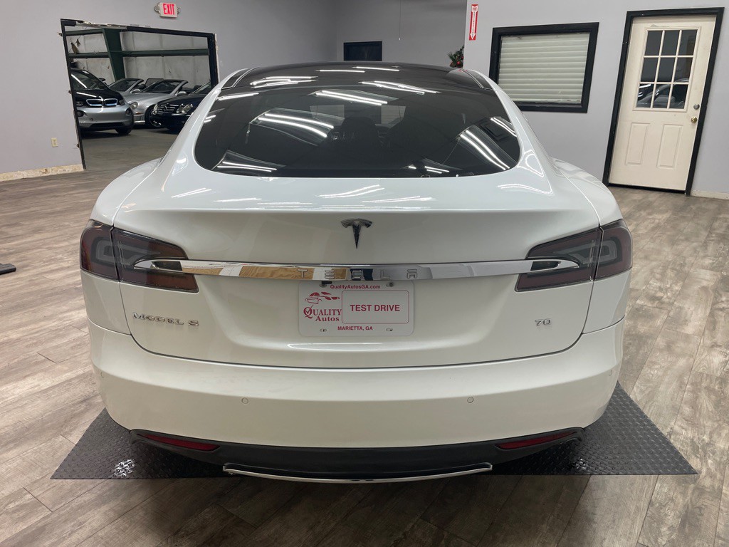2015 Tesla Model S Image 8