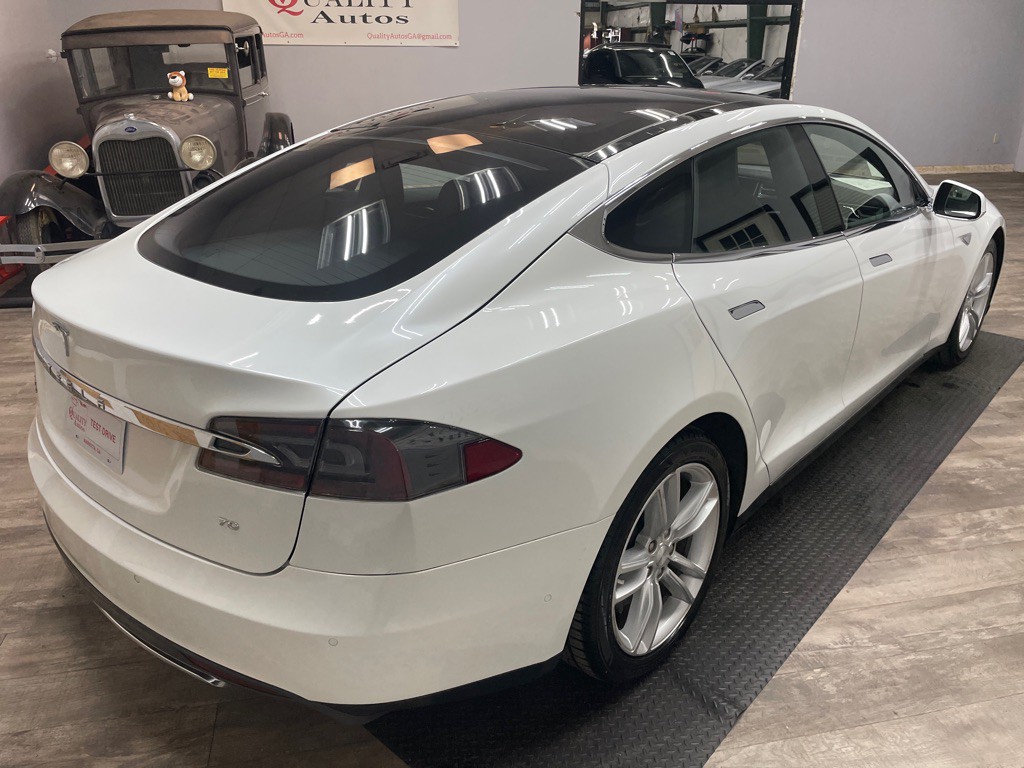 2015 Tesla Model S Image 9