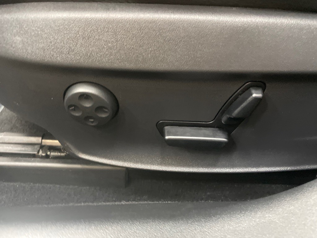 2015 Tesla Model S Image 16