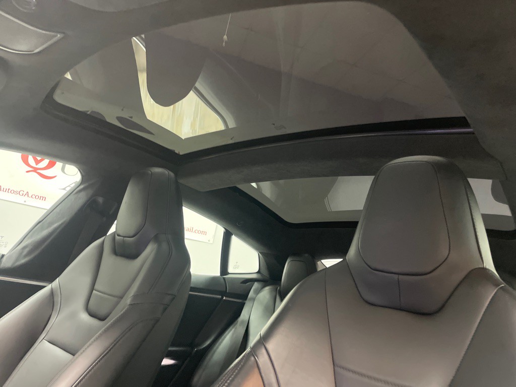 2015 Tesla Model S Image 25