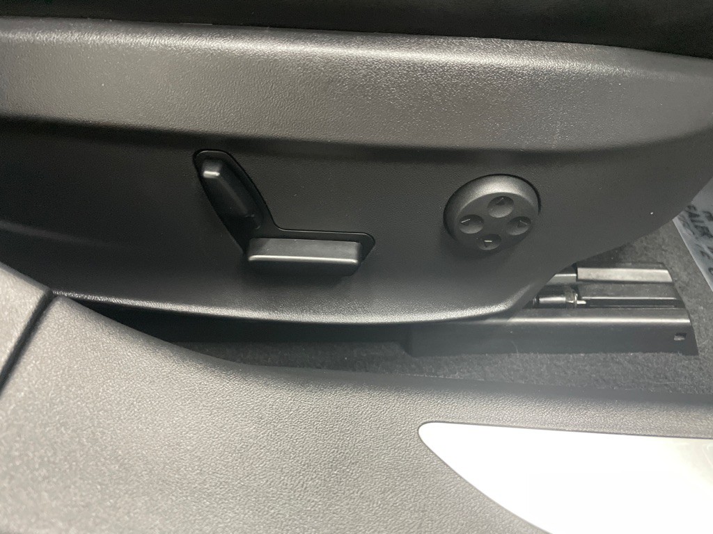 2015 Tesla Model S Image 37