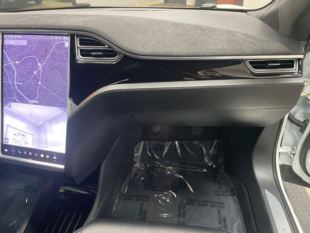 2015 Tesla Model S Image 39