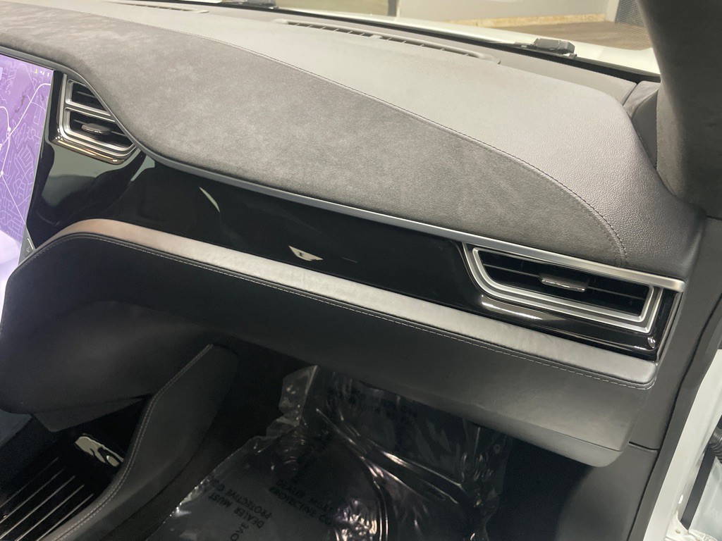 2015 Tesla Model S Image 40