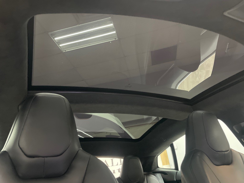 2015 Tesla Model S Image 41