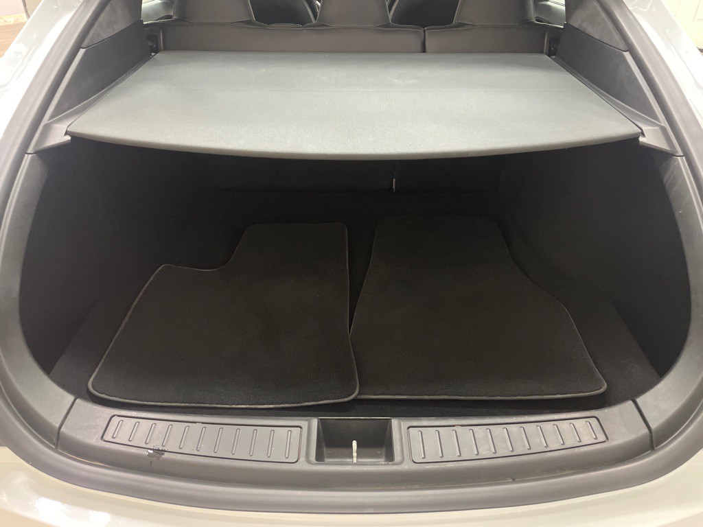 2015 Tesla Model S Image 42