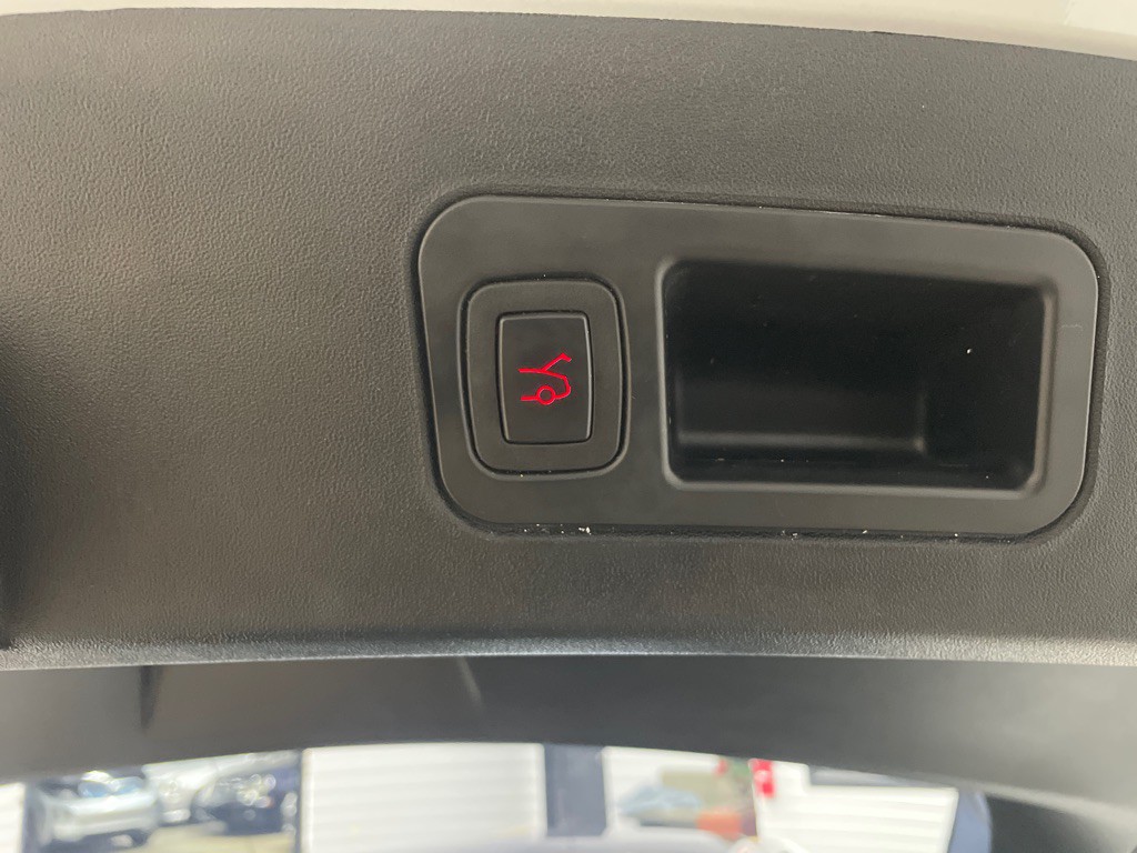 2015 Tesla Model S Image 43