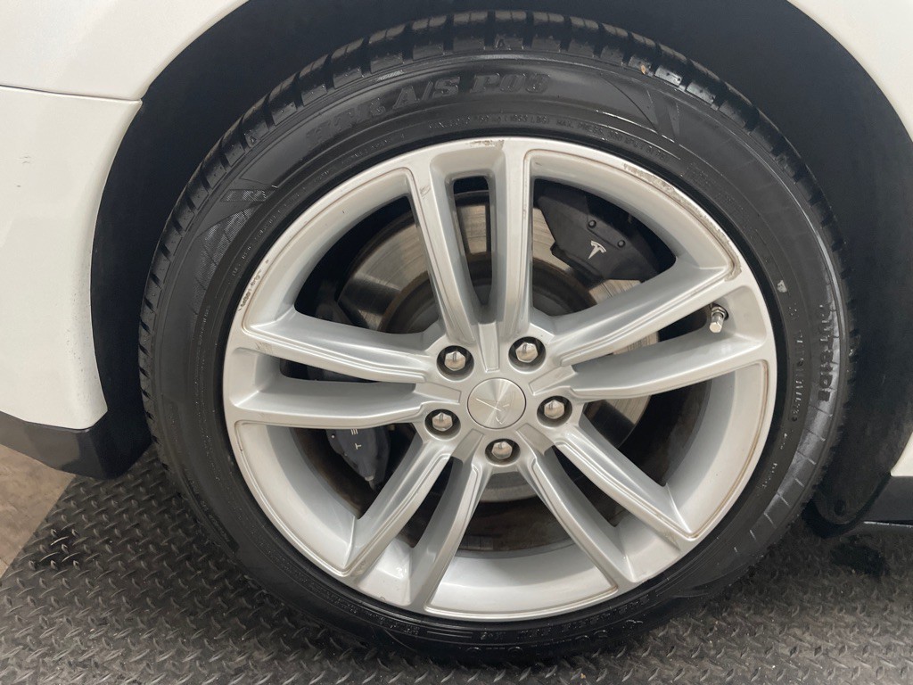 2015 Tesla Model S Image 47