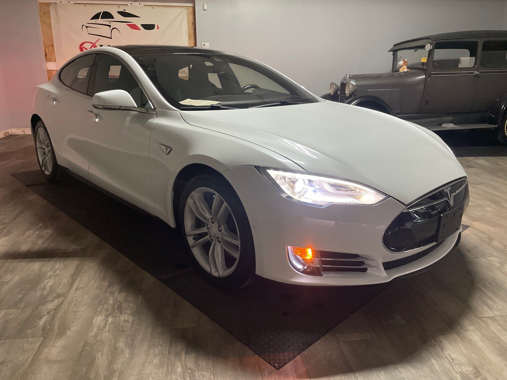 2015 Tesla Model S Image 49