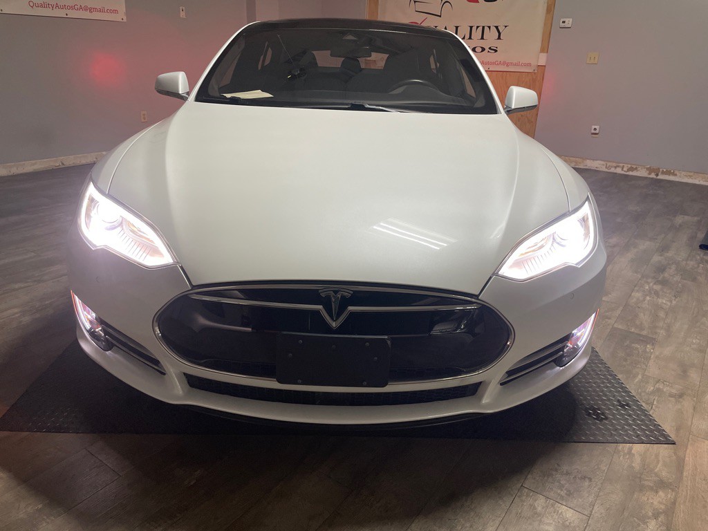 2015 Tesla Model S Image 50