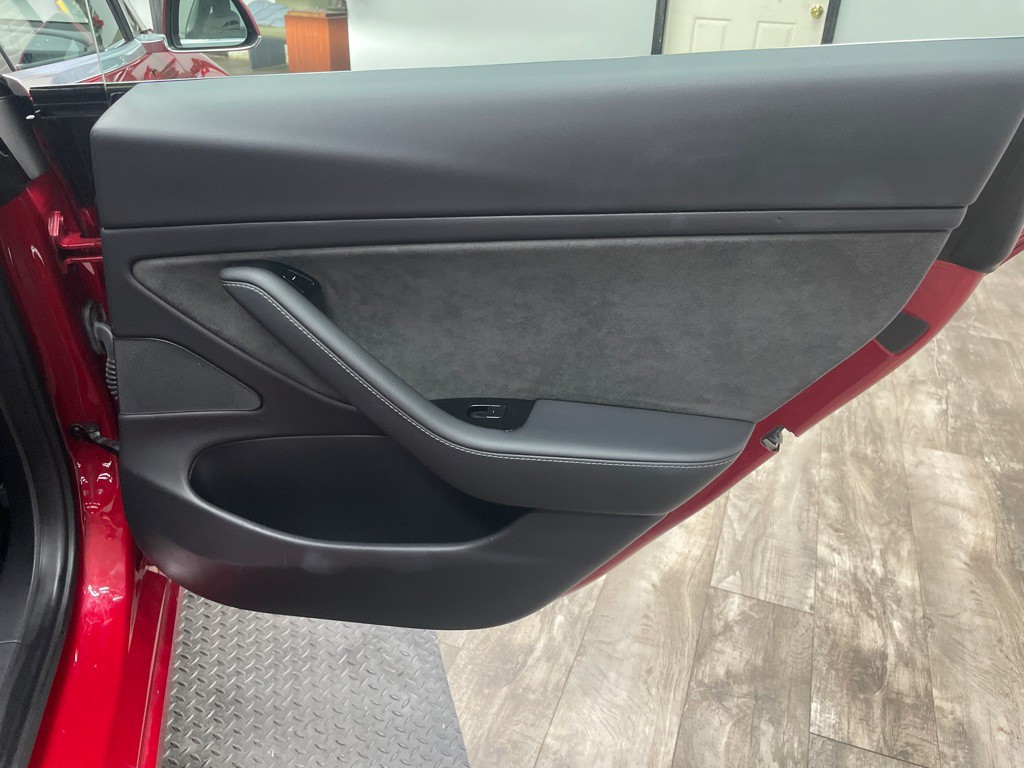 2020 Tesla Model 3 Image 32