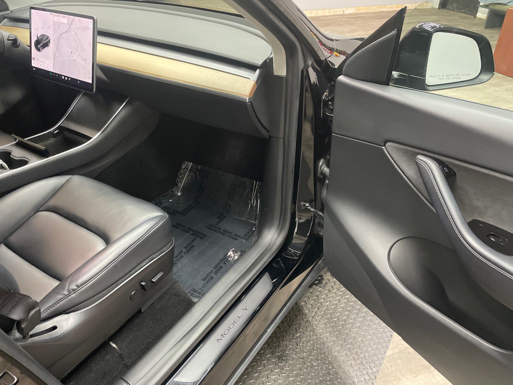 2020 Tesla Model Y Image 35