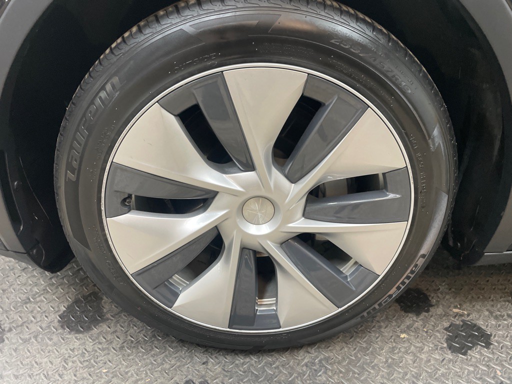 2020 Tesla Model Y Image 45