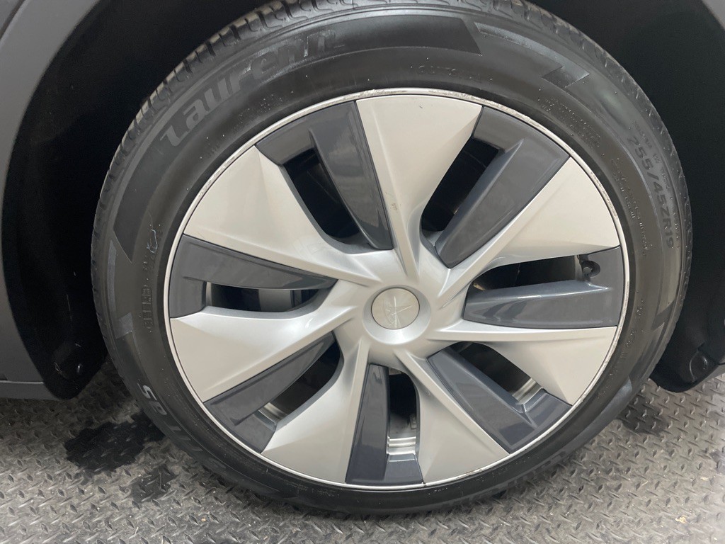 2020 Tesla Model Y Image 48