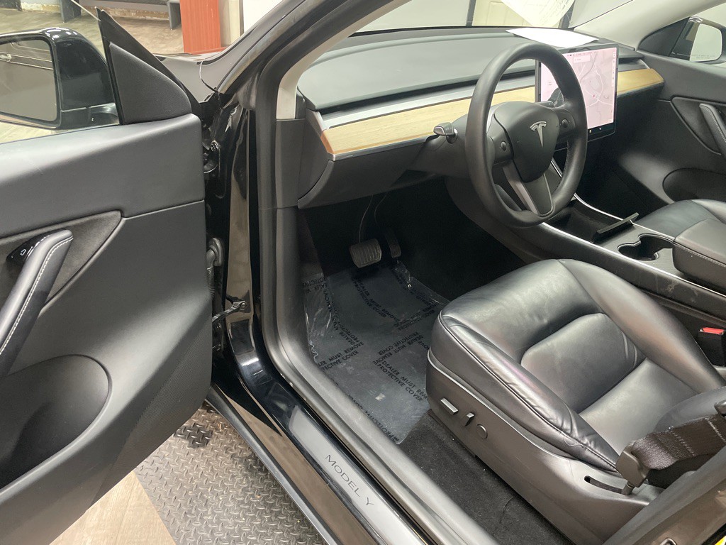 2020 Tesla Model Y Image 15