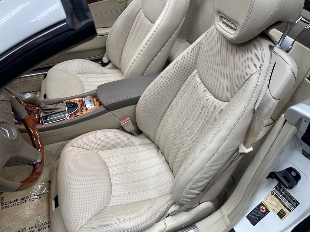 2011 Mercedes-Benz SL-Class Image 21