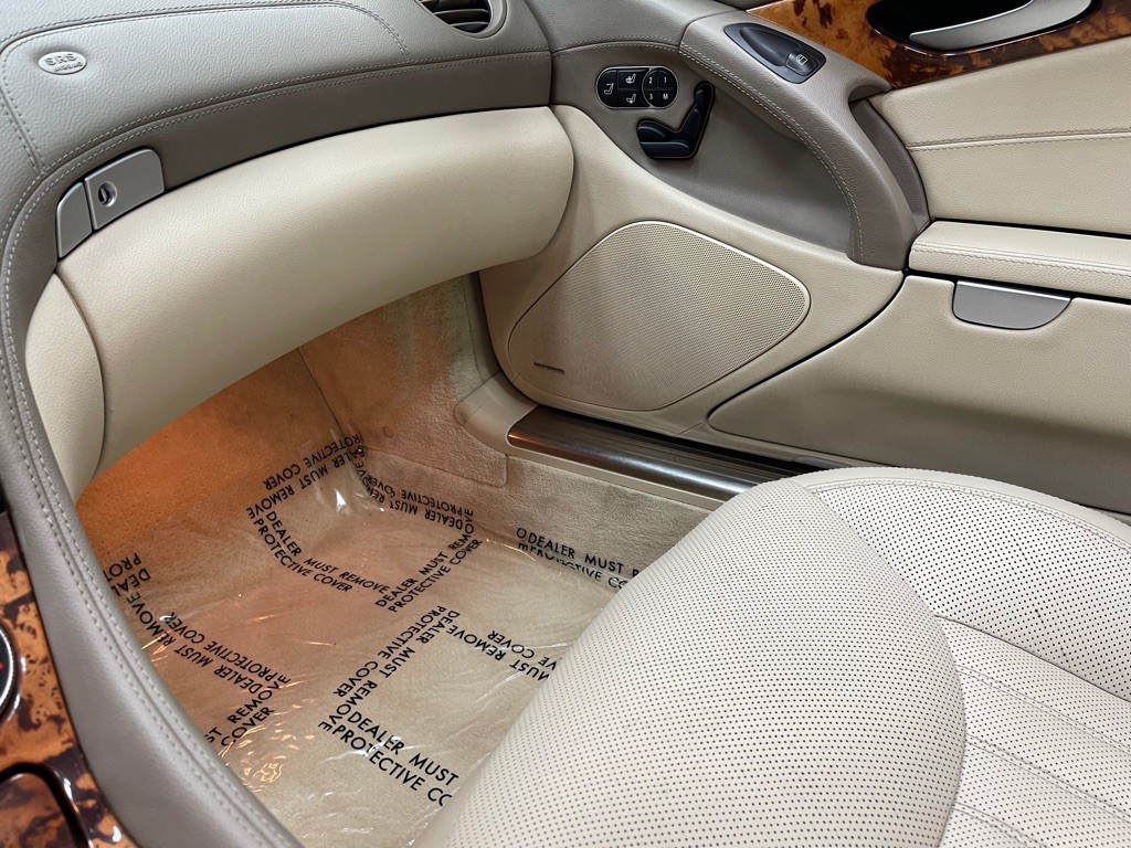 2011 Mercedes-Benz SL-Class Image 28