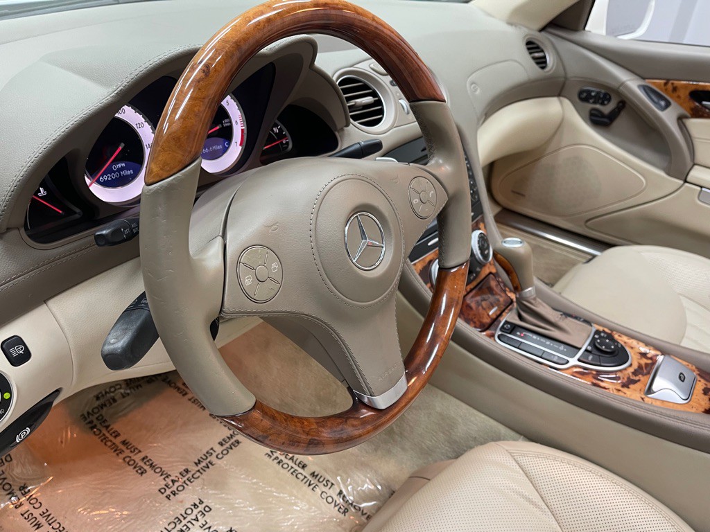 2011 Mercedes-Benz SL-Class Image 31