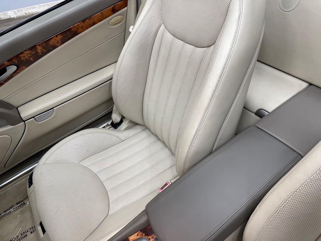 2011 Mercedes-Benz SL-Class Image 32