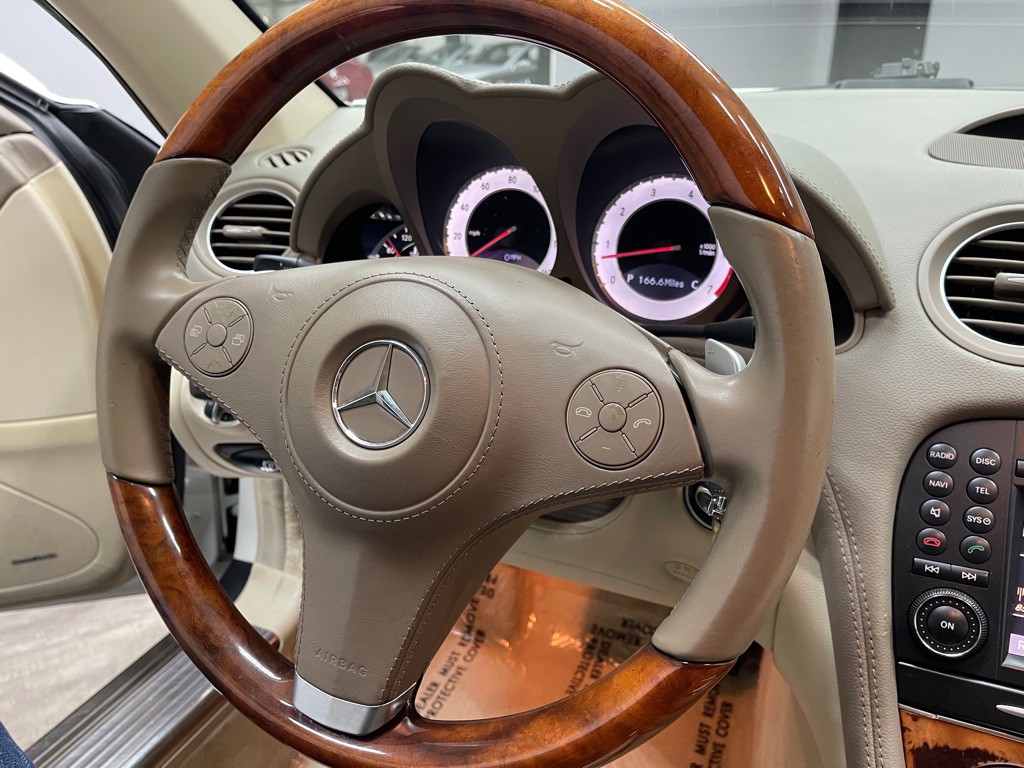 2011 Mercedes-Benz SL-Class Image 34