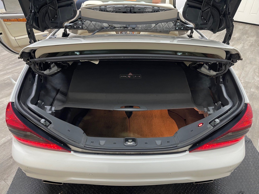 2011 Mercedes-Benz SL-Class Image 38