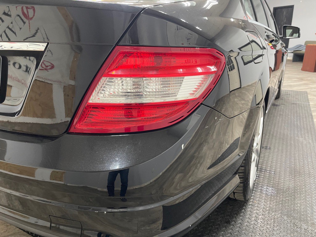 2010 Mercedes-Benz C-Class Image 7