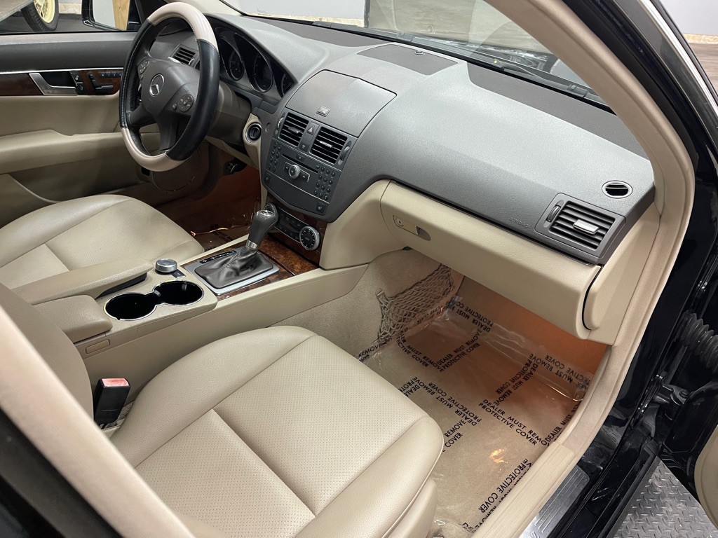 2010 Mercedes-Benz C-Class Image 17