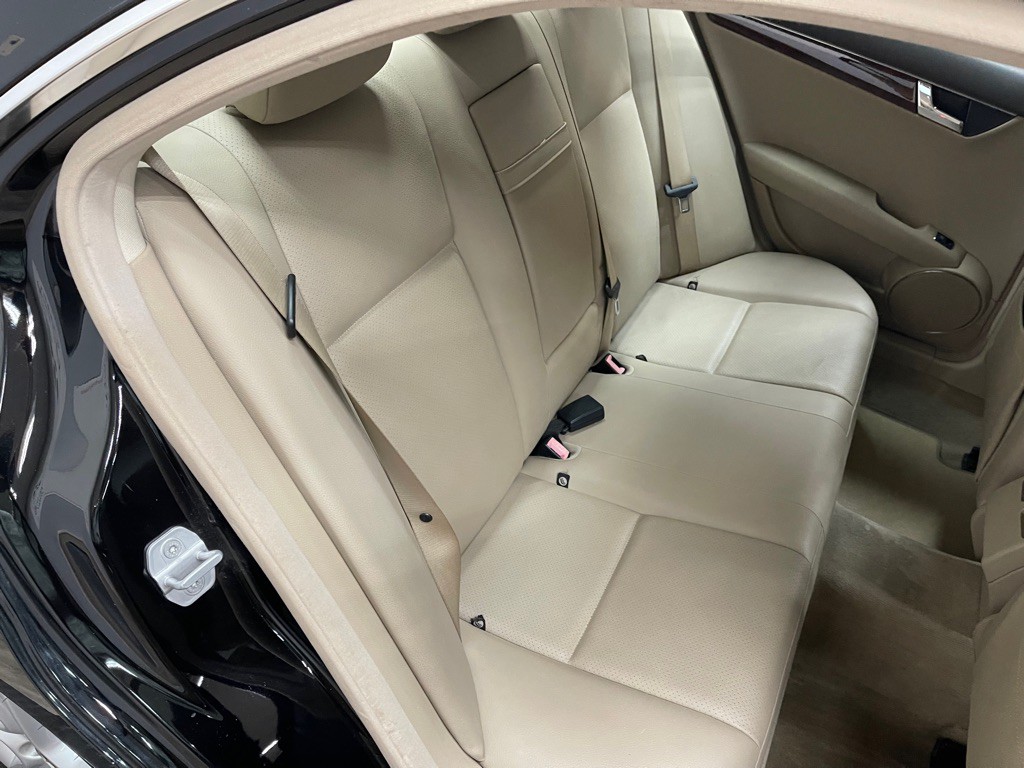 2010 Mercedes-Benz C-Class Image 18
