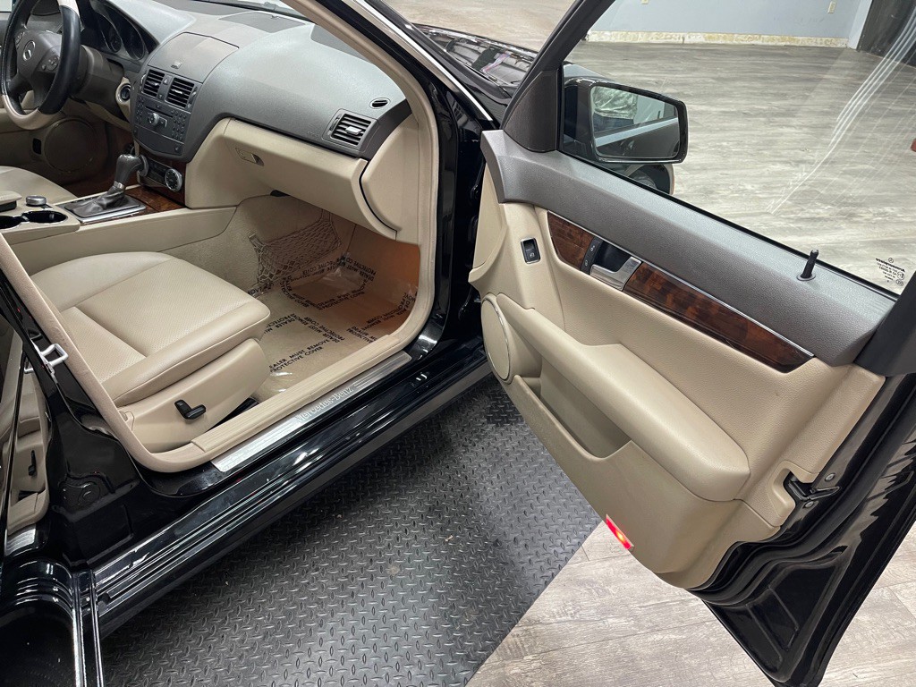 2010 Mercedes-Benz C-Class Image 20