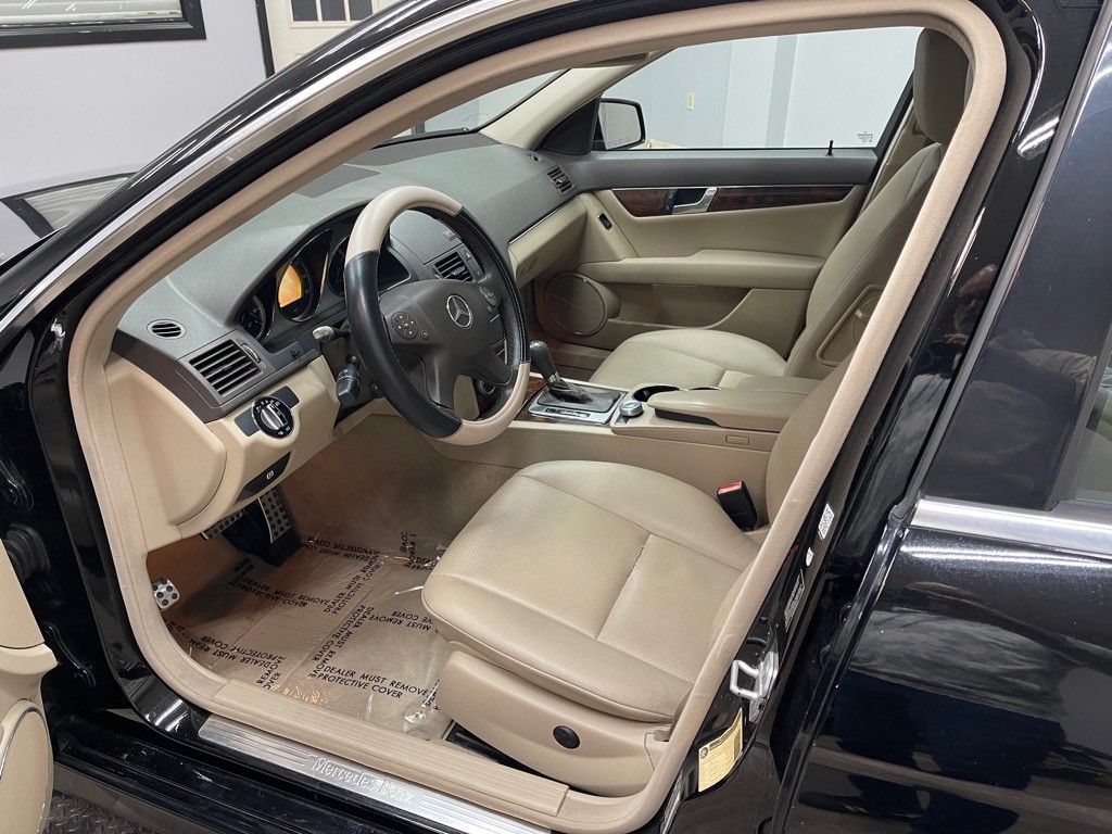 2010 Mercedes-Benz C-Class Image 21