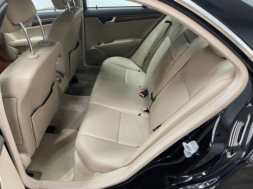 2010 Mercedes-Benz C-Class Image 22