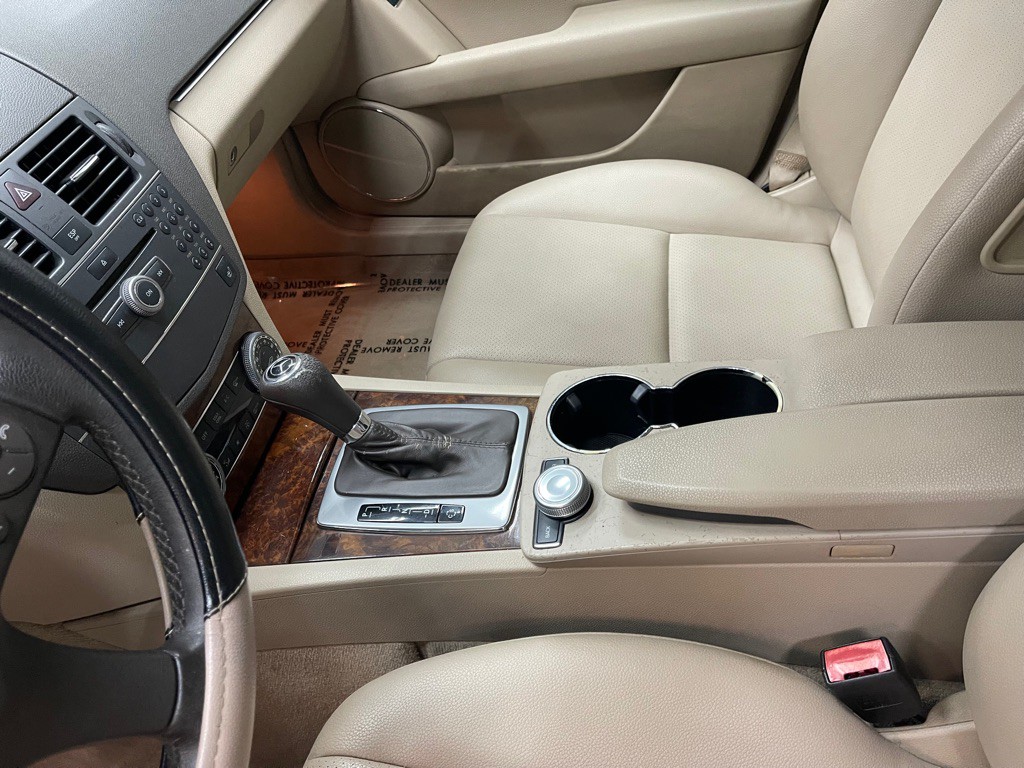 2010 Mercedes-Benz C-Class Image 23