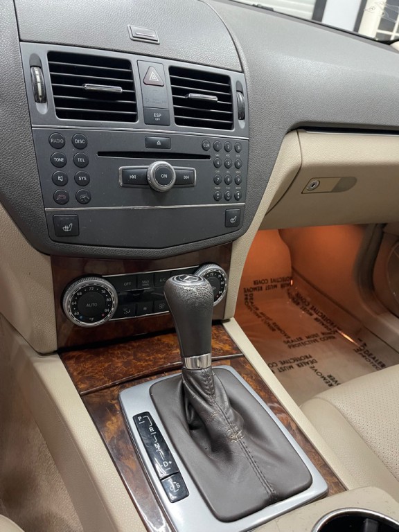 2010 Mercedes-Benz C-Class Image 24