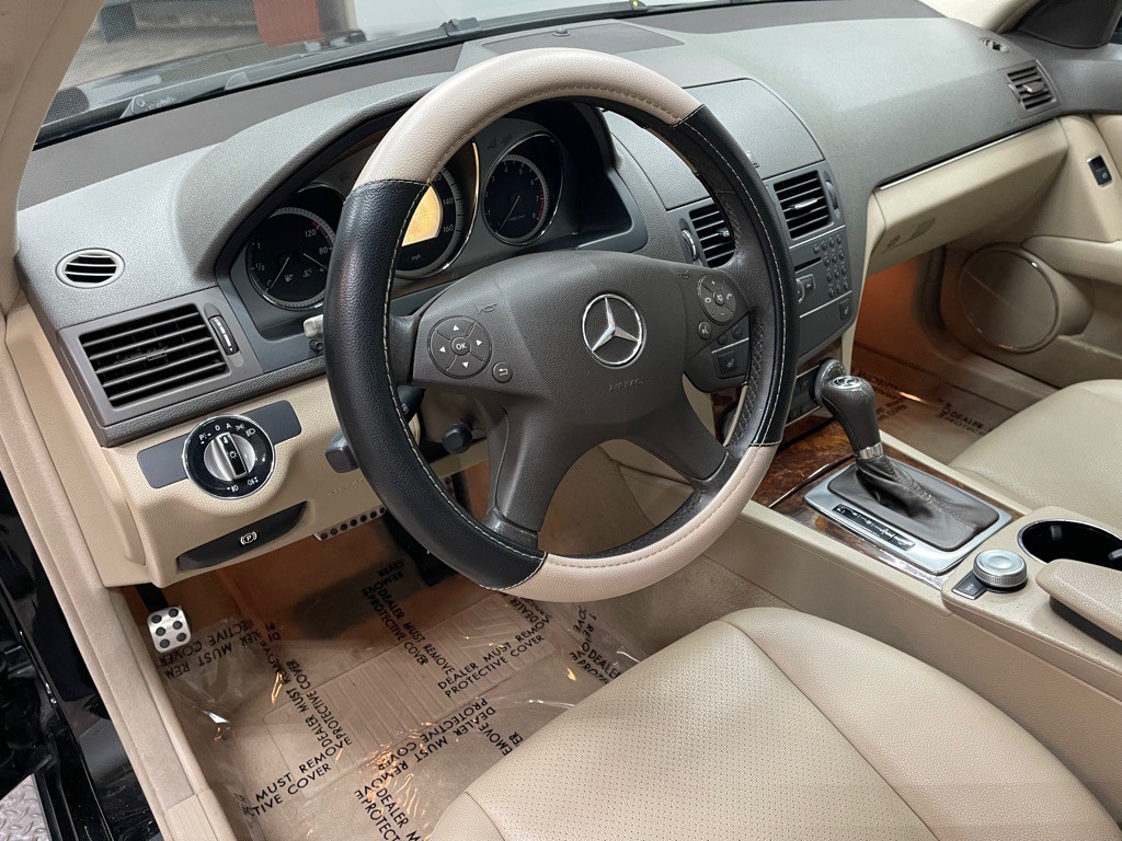 2010 Mercedes-Benz C-Class Image 27