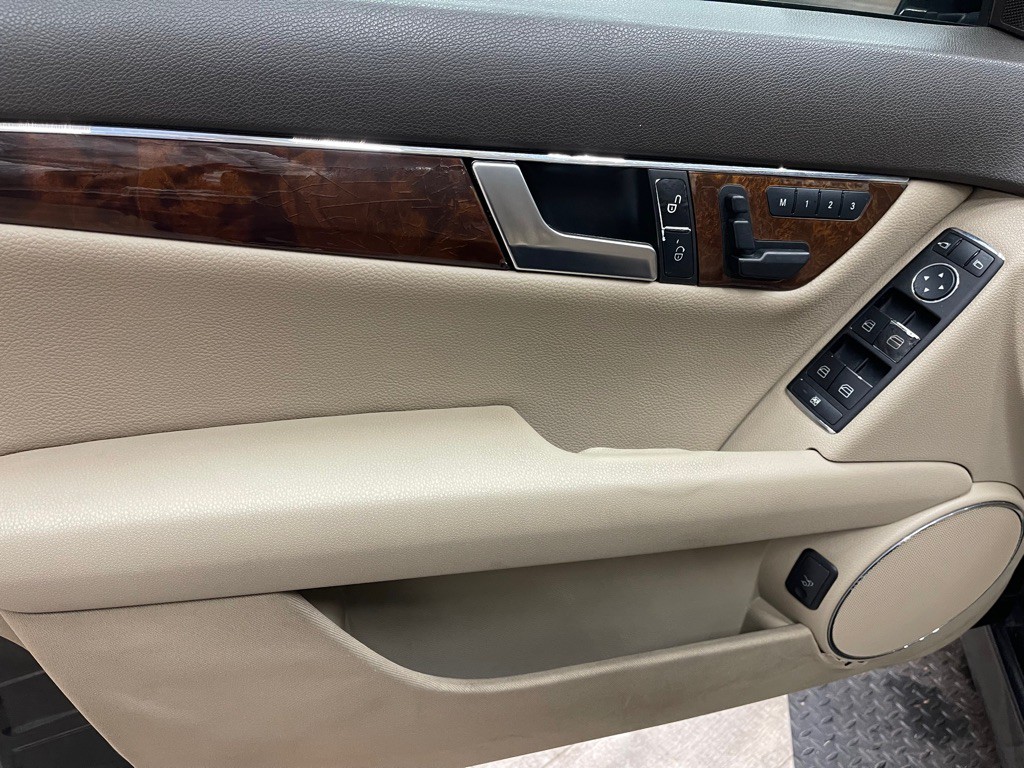 2010 Mercedes-Benz C-Class Image 28