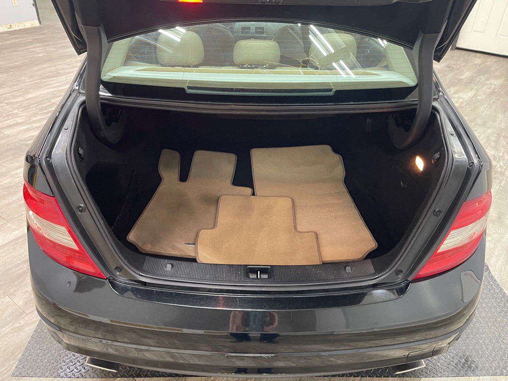 2010 Mercedes-Benz C-Class Image 29
