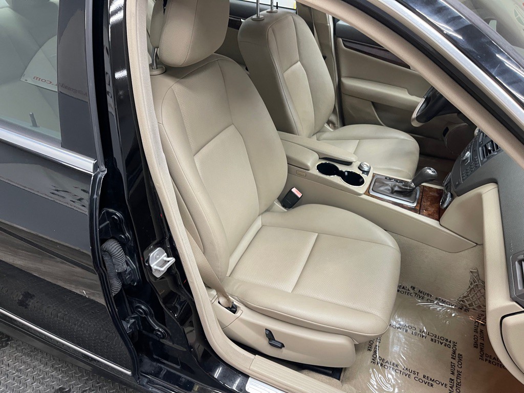 2010 Mercedes-Benz C-Class Image 30