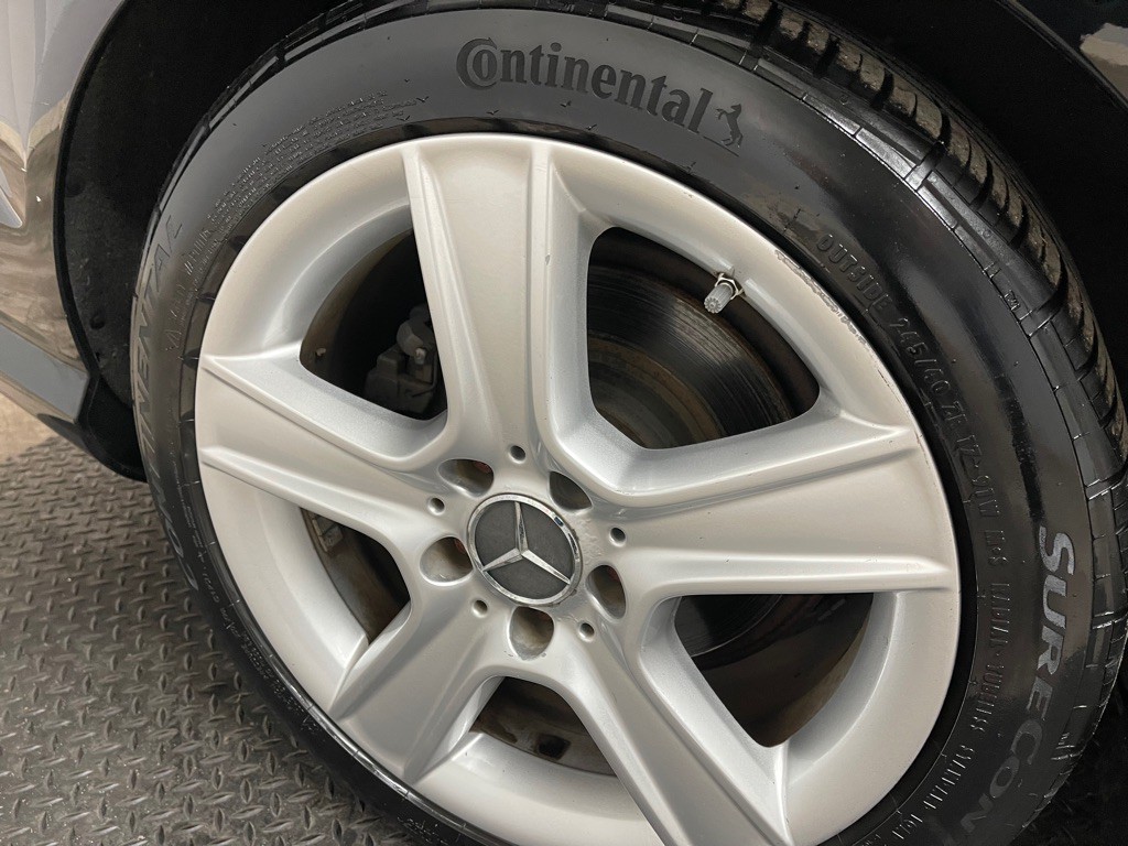 2010 Mercedes-Benz C-Class Image 32